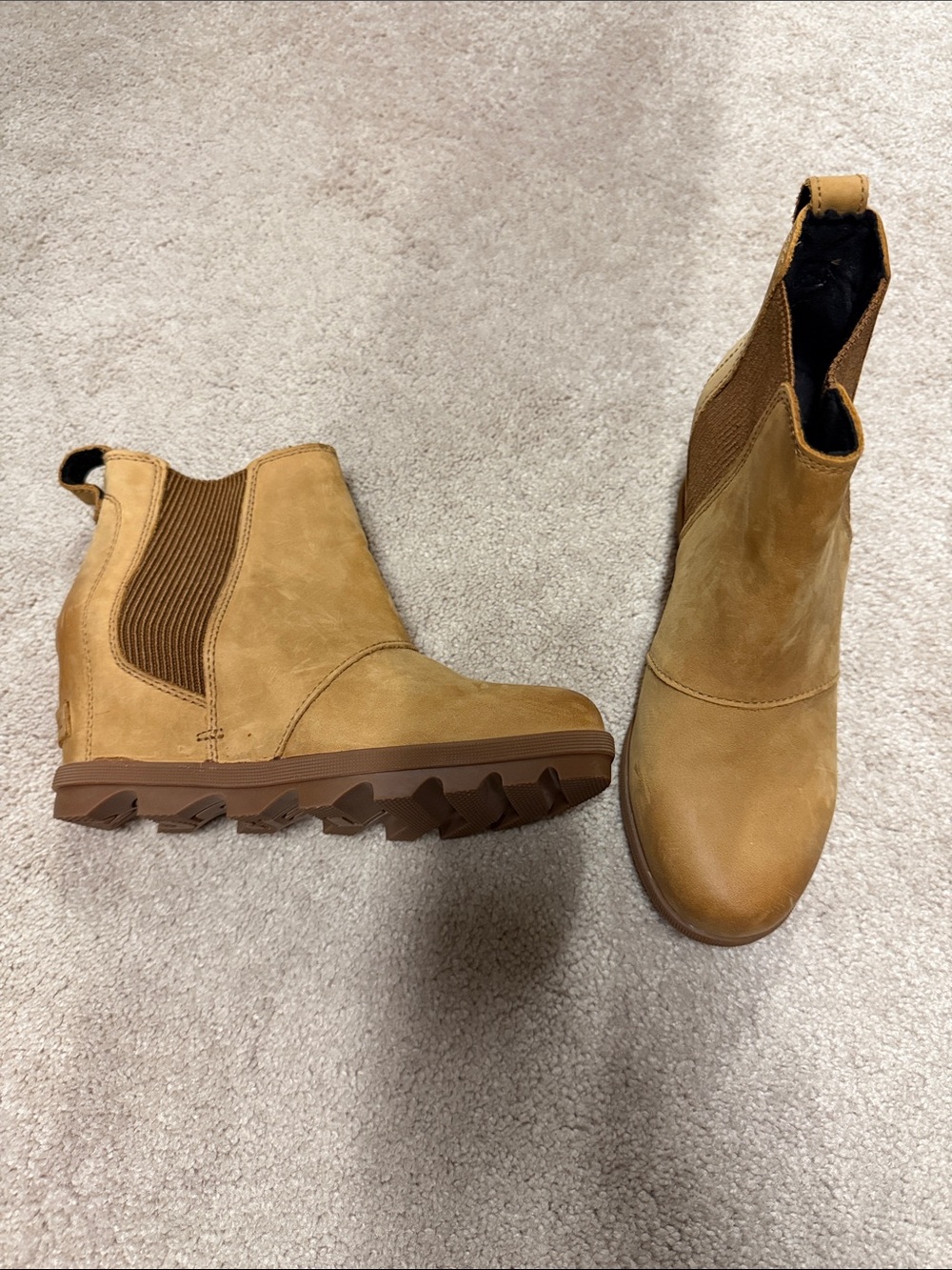 Women’s Chelsea Booties in Tan